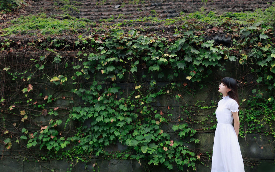 清纯甜美卖萌女孩