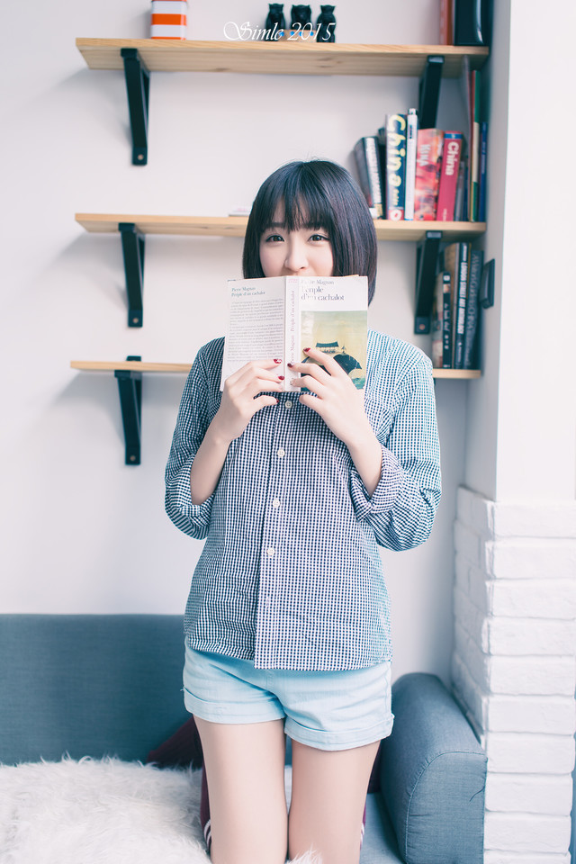 短发妹子清纯甜美图