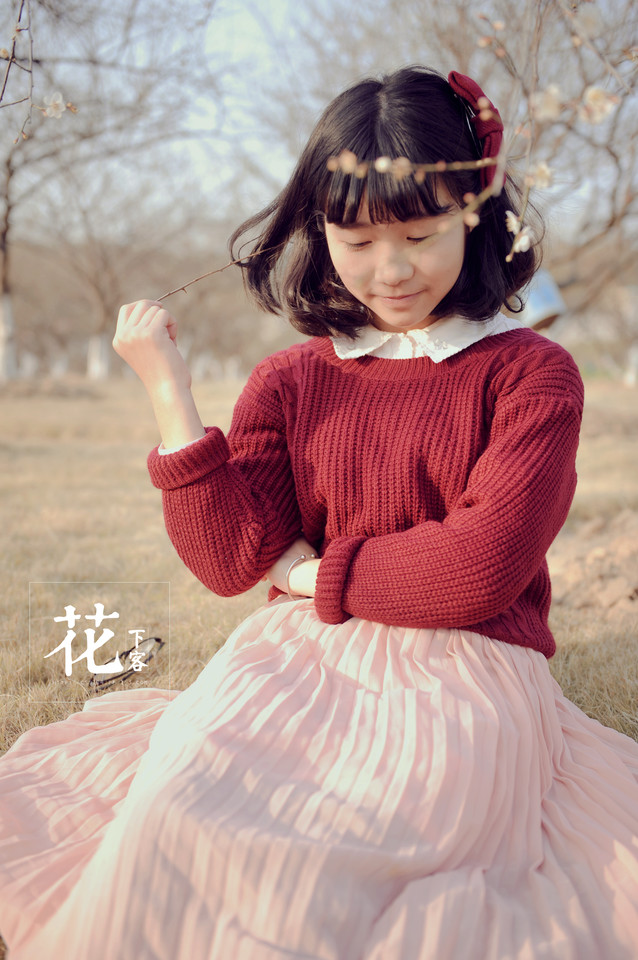 花下清纯卖萌美女