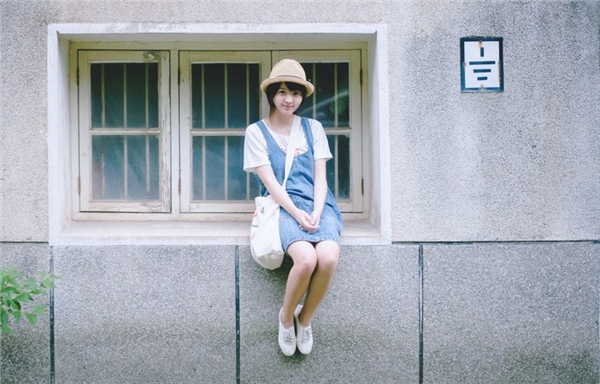 素颜美女户外清纯可人图