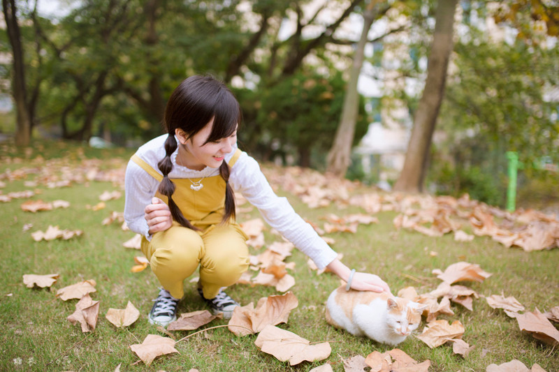 秋日清纯美女迷人图