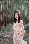 森林里面的碎花长裙唯美图