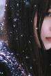 雪地上的清纯女子图片