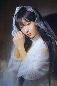 白裙少女私房忧郁迷人图