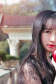 黑裙美女游园清纯写真