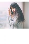 卷发女子私房清纯图