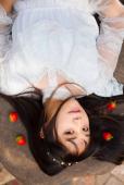 草莓姑娘森林清纯图