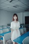 教室内的唯美治愈系女子写真