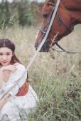女子与马的亲密接触图
