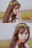 花环女子的清纯户外图