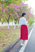 红裙美女的户外清纯图
