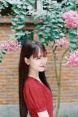红裙女子户外清纯写真